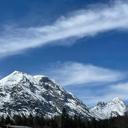 阿德霍夫酒店 公寓 *