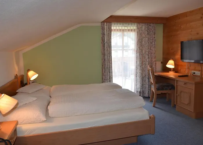 Adlerhof アパート ロイタシュ